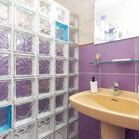 Tatil Evi Stunning Apartment In Torremolinos With Wifi *